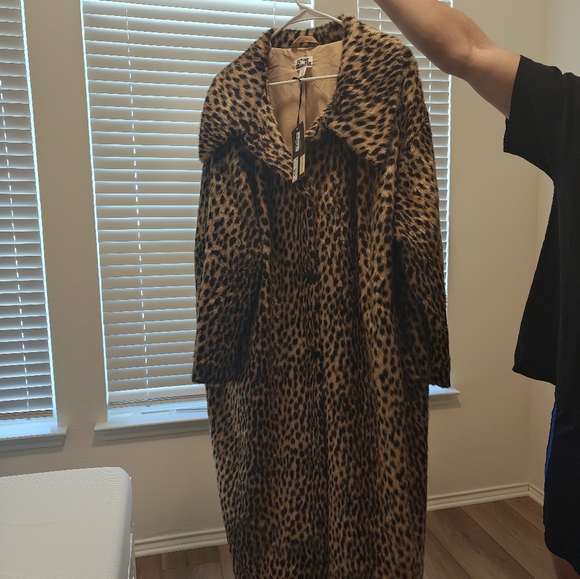 Elegant Leopard Print Teddy Jacket - Picture 3 of 4